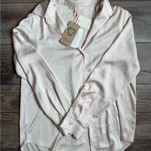 Skies Are Blue Relazes Silk-Blend Shirt - beige